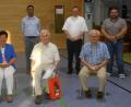 Bild: mez
Vorsitzende Claudia Porst, Kaplan Justin Kishimbe, Pfarrer Markus Bruckner und Bürgermeister Thomas Kaufmann (hinten von links) gratulierten (vorne von rechts) Hermine Heinl, Josef Bauer und Oskar Heinl für ihre 60-jährige Treue zum KAB-Ortsverband.