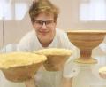 Bild: Gabi Schönberger
Philipp Schwemin ist fasziniert von den Glockentöpfen. Die 6000 Jahre alten Schüsseln sind die "Plastiktüten der Geschichte".