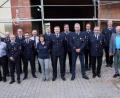 Bild: bkr
Die neue Führungsriege des Feuerwehrvereins stellte sich vor dem im Bau befindlichen Anbau für ein Foto auf: (von links) Kassier Michael Braun, die Kassenprüfer Josef Zehrer und Hermann König, Alfred Lautenbacher, Stefan König, Klaus Lautenbacher, Josef und Petra Tretter, Patrick Drechsler, Kevin Drechsler, Christian Krauß, Michael Reindl, Vorsitzender Christoph Braun, Schriftführer Gerhard Reger, Norbert Schlicht und Bürgermeister Günter Kopp.