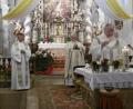 Bild: rgl
Der Michldorfer Pfarrer Alfons Forster (m Altar) feiert in seiner Heimatpfarrei in Luhe das 40-jährige Priesterjubiläum.