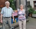 Bild: Karin Ockl/exb
Die Stadt- und Jugendblaskapelle „Grenzlandbuam“ Bärnau gratulierte Gretl Weigl zum 80. Geburtstag. Im Bild (von links) Ludwig Weigl, Gretl Weigl und Dirigent Günther Freundl.