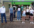 Bild:  Daniel Bischoff/exb
Die erfolgreichen Teilnehmer mit den Gratulanten: Von links Schulleiter Oberstudiendirektor Dieter Meyer, Oberstudienrätin Frauke Reiß, Kristina Ehrlich, Miriam Kredler, Oberstudienrätin Kerstin Fiedler, Daria Drozdov, Anika Dürr, Studiendirektor Josef Witt, Leonie Bauer sowie Anna Bauer.