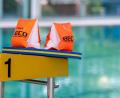 Symbolbild: David Inderlied/dpa
Coronabedingt war es Kindern für längere Zeit nicht möglich, das Schwimmen zu lernen. Daher forderte die SPD im Mitterteicher Stadtrat jetzt eine Offensive zur Durchführung von Kursen.