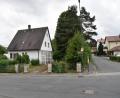 Bild: Andreas Royer
Auf dem Grundstück hinter diesem Haus an der Südstraße soll entlang der Breitenbrunner Straße in südlicher Richtung ein neues Baugebiet mit sechs Parzellen ausgewiesen werden.