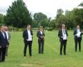 Bild: Landratsamt Hof/exb
Im Bild von links Gerhard Wunder (stellvertretender Landrat Kronach), Sebastian Straubel (Landrat Coburg), Peter Berek (Landrat Wunsiedel), Eva Döhla (Oberbürgermeisterin Hof), Andreas Mäder (Geschäftsführer VGN), Dominik Sauerteig (Oberbürgermeister Coburg), Klaus Peter Söllner (Landrat Kulmbach), Günter Kopp (stellvertretender Landrat Tirschenreuth), Oliver Bär (Landrat Hof).