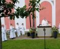 Bild: do
Im idyllischen Klosterhof feiern am Samstag acht Kinder Erstkommunion.