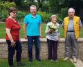 Bild: degr
Gertrud Hartmann, Thomas Grabinger (von links) und Herbert Kneidl (rechts) gratulieren Barbara Scharf zum 100. Geburtstag.