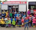 Bild: jml
Nicht nur der „Feuerwehrnachwuchs“ im Kindergarten Arche Noach hatte beim Feuerwehrtag großen Spaß, auch Leiterin Marion Eitel, Vorstand Josef Fischer (links hinten) und das Helferteam von Kindergarten und Feuerwehr (hinten rechts) freuten sich über den spannenden Vormittag.