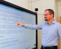 Bild: OTH / Sonja Wiesel
Professor Dr.-Ing. Ulrich Schäfer, Dekan an der Fakultät für Elektrotechnik, Medien und Informatik der OTH Amberg-Weiden.