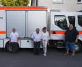 Bild: flm
Der neue Ehrenbereitschaftsarzt Dr. Jürgen Mahner mit seiner Frau Sabine (Mitte) zusammen mit Bereitschaftsleiter Helmut Zeitler (rechts) sowie von links Kreisverbands-Chefarzt Dr. Bertram Völkl und Katharina Fortelny.