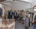 Bild: dtr
Viel Lob gab es bei der Ausstellungseröffnung für die Organisatoren, Unterstützer und Helfer. Rechts im Bild Volker Dittmar, Leiter des Egerland-Museums Marktredwitz.
