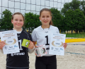 Bild: Katrin Franke
Den dritten Platz der Beachvolleyball Oberpfalzmeisterschaft erkämpften sich: (v.l.) Lotta Franke und Franziska Beck.