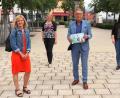 Bild: Stadt Tirschenreuth/exb
Tirschenreuths erste "G’sundheitsbotschafterin" Melanie Gmeiner, Projektkoordinatorin Angelika Landgraf, Bürgermeister Franz Stahl und Daniela Peintinger von der Geschäftsstellenleitung der Gesundheitsregion Plus Nordoberpfalz (von links) beim gemeinsamen Foto auf dem Oberen Marktplatz. 	Bild: Stadt Tirschenreuth/exb
