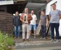 Bild: Lowak
Noch heute hat die SpVgg Windischeschenbach mit den Folgen des Wolkenbruchs, der am 10. Juni über der Stadt niederging, zu kämpfen. Bürgermeister Karlheinz Budnik unterstützt den Verein nun mit einer privaten Spende über 1000 Euro.