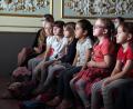 Bild: Wolfgang Steinbacher
Gebannte Zuschauer – so muss Theater sein. Hier verfolgt die Kinder-Jury der Siekids die Aufführung "Das vierte Ei" des Figurentheaters Vagabündel aus Freiburg am Montagvormittag.