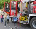 Bild: Grundschule Konnersreuth/exb
Die Konnersreuther Grundschüler nutzten im Zuge der Brandschutzerziehung ausgiebig die Möglichkeit, das große Löschfahrzeug der örtlichen Feuerwehr ausgiebig zu inspizieren.