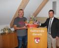 Bild: soj
Bürgermeister Wolfgang Söllner bedankte sich Feuerwehrkommandant Gerhard Horn (links) für dessen großes ehrenamtliches Engagement.
