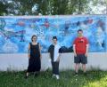 Bild: Udo Leitz/exb
Marion Mack (links) freut sich mit Julia Friesen und Denis Gerlach (rechts).