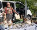 Bild: gld
"Lucki" Hofmaier vor seinem Wohnmobil im Jahr 2019 auf dem Weidener Volksfestpkatz.