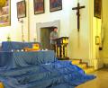 Bild: fvo
KLB-Bildungsreferent Klaus Hirn beim Landvolk-Evensong in der Wallfahrtskirche St. Quirin. Im Altarraum stand eine Arche aus Holz. Zu jeder guten Nachricht wurde ein Licht entzündet und zur Arche gebracht.