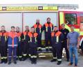 Bild: no
Die acht erfolgreichen Teilnehmer mit (von links) Kreisbrandmeister für Ausbildung Alexander Zeitler und Kreisbrandinspektor Hans Sperber (verdeckt) und (von rechts) 2. Bürgermeister Benjamin Hiltl und Kreisbrandmeister sowie Kommandant der FFW Illschwang, Thorsten Jobst.