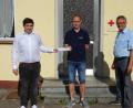 Bild: csk
Spendenübergabe an die Helfer vor Ort Neukirchen/Etzelwang mit (von links) Hannes Lutter, Florian Czeschka und Wolfgang Rattai.