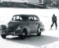 Archivbild: Chronik Ski-Club/exb
Originelles Ski-Jöring 1953. Sieger wurden Wild/Röstl "auf Opel Kapitän".