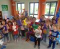 Bild: AWO-Kindergarten Kunterbunt
Der Zauberer überraschte die Kinder mit Luftballontieren.