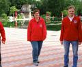 Bild: bkr
Konrad Keller (links) löst Michael Zimmerer junior (rechts), der künftig als Schriftführer fungiert, als Vorsitzender Immenreuther wasserwacht ab. Zweite Vorsitzende Michaela Wirner leitete die Versammlung.