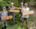 Bild: sh
Die Buchbergfreunde Erwin Meier, Hans Grieger, Gerhard Häckl und Heinz Gebhardt (von links) bei der Ausschilderung des neuen "Georg-Landgraf-Steiges" am Buchberg zu Ehren des Buchbergfestgründers und Heimatforschers Landgraf..