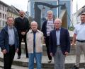 Bild: do
Ehrungsabend bei der CSU. Im Rahmen der Jahreshauptversammlung würdigte der Ortsverband die Treue der langjährigen Mitglieder Edgar Bitterer (li), Hans Kohl (3.v.li.) und Peter Hübl (5.v.li.). Die Ehrung nahmen Kreisvorsitzender Landrat Andreas Meier, Ortsvorsitzende Sabine Schultes und Bürgermeister Marcus Gradl vor
