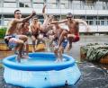 Bild: Gabi Schönberger
Wie schon 2020, fällt auch dieses Jahr der Abistreich anstatt der Schüler ins Wasser.