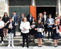Bild: rgr
19 Jugendliche der evangelischen Kirchengemeinde Grafenwöhr-Pressath wurden am Samstag von Diakon Klaus Lobenhofer in der Friedenskirche in Grafenwöhr konfirmiert.