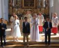 Bild: mma
Dreimal sechs und hier einmal fünf Schüler feierten ihre Erstkommunion mit Dekan Christian Schulz in Hahnbach.