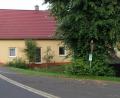 Bild: br
An der Einmündungstrompete (im Bild rechts) soll auf Beschluss des Gemeinderates eine Haltestelle für die sieben Schüler aus Riglasreuth errichtet werden.