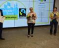 Bild: jr
Für zwei weitere Jahre verlängert wurde der Titel „Fairtrade-Stadt Waldsassen“. Dazu gab es eine Urkunde von der Organisation, die dies auch schriftlich bestätigt. Darüber freuten sich jetzt Bürgermeister Bernd Sommer sowie die Sprecherinnen der Steuerungsgruppe, Gudrun Sirtl (Mitte) und Christina Kunz.