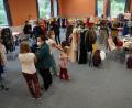 Bild: wel
Anschauen, aussuchen und anprobieren - der Mädchenflohmarkt im Mehrgenerationentreff der Arbeiterwohlfahrt zog wieder viele Kunden an, die sich über die kleinen Preise freuten.