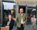 Bild: sne
Manfred Weber, Sprecher der EVP-Fraktion im Europäischen Parlament, erklärt beim Sommergespräch des CSU-Ortsverbands Eschenbach die Politik der Europäischen Union.