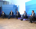 Screenshot: gib
Die Diskussionsrunde: (von links) Johann Götz (Arbeitsagentur Regensburg), Ulrich Lechte (FDP), Peter Aumer (CSU), Moderator Bertram Brossardt (VBW), Uli Grötsch (SPD) und Stefan Schmidt (Grüne).