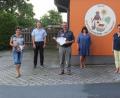 Bild: ral
Heinz Eichinger (Dritter von links) und Maria Ritz (links) wurden aus dem Vorstand des Gartenbauvereins Saltendorf verabschiedet.