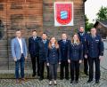 Bild: fdl
Bürgermeister Hermann Falk (links) und Kreisbrandinspektor Martin Schmidt (rechts) gratulierten der neuen Vorstandschaft der Feuerwehr Ehenfeld. Von links: Kassier Johannes Falk, Kommandant Christian Lenk, 2. Vorsitzende Selina Dorner, Vorsitzender Berthold Maier, Schriftführerin Laura Beierl und 2. Kommandant Klaus Schlosser.