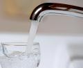 Symbolbild: Roland Weihrauch/dpa
Damit die Hähne auch in Zukunft zuverlässig sprudeln, erneuert die Gemeinde Neukirchen einige Wasserleitungen.