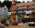 Bild: Thomas Dobler
In der Region entstehen viele Neubauten, hier eine aktuelle Baustelle in Schwandorf. Günstigere Immobilien lassen sich in den ländlichen Teilen des Landkreises finden, etwa nahe der tschechischen Grenze.