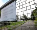 Bild: Stephan Huber
Das Schild am Zaun ist schon ziemlich ausgebleicht, das Militär trainiert hier auch schon lang nicht mehr. Künftig werden auf dem ehemaligen Sportplatz der Leopoldkaserne Zoll-Bedienstete ausgebildet.