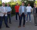 Bild: wel
ILE-Umsetzungsbegleiter Christian Karl (links) und stellvertretender Landrat Richard Tischler (dritter von rechts) freuen sich über die neue Vorstandschaft des Vereins "Regionalentwicklung Brückenland Bayern-Böhmen-Südlicher Oberpfälzer Wald-Cesky Les e.V." : (von links) Georg Köppl, Manuel Lischka, Vorsitzender Rudolf Teplitzky, Gerald Reiter, stellvertretende Vorsitzende Sonja Meier, Reiner Gäbl, Beate Politzka.