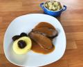 Bild: Michael Schiffer
So wird das Bremer „Schaffermahl“ kredenzt: Kalbsbraten mit Selleriesalat, Katharinenpflaumen und gedämpften Äpfeln.