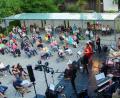 Bild: sm
Funk, Soul & Rock´n Roll hieß es am Dienstagabend bei der Altenstädter Serenade auf der Rathaus-Piazza mit der Gruppe „Soul Station No. 10“ aus Weiden und Umgebung.