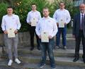 Bild: gsp
Die Jahrgangsbesten Philip Stauber (156), Benedikt Specht (109), Andreas Menzel (118) und Fabian Rom (123) mit Schulleiter Bernhard Mikuta (von links).