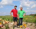 Bild: jrh
Findige Grillmeiers: Das Lilienfeld von Junior Andreas und Senior Hans in Konnersreuth bei Plößberg.