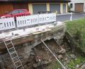 Bild: wro
Aufgrund starker Regenfälle stürzte eine Stützmauer am Bodenreuther Weg ein. Der Schaden wird derzeit behoben.